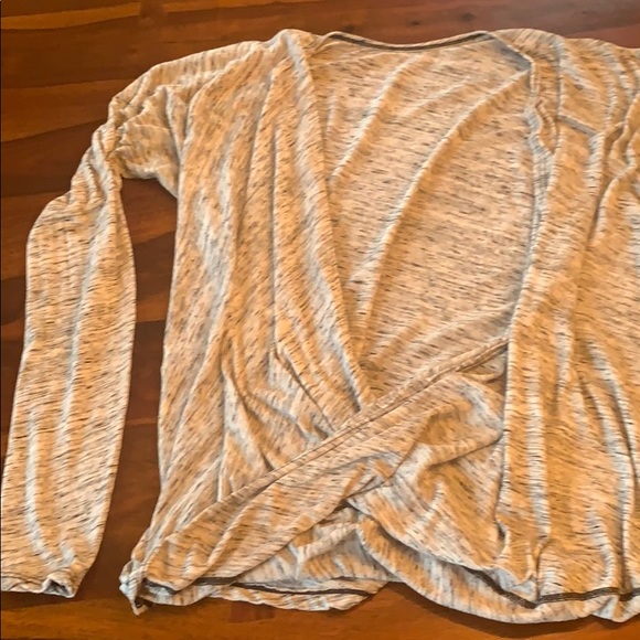 Beyond the Bump Tops - Beyond Yoga gray wrap long sleeve SMALL S